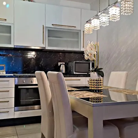 Aria Lux * Μόσταρ