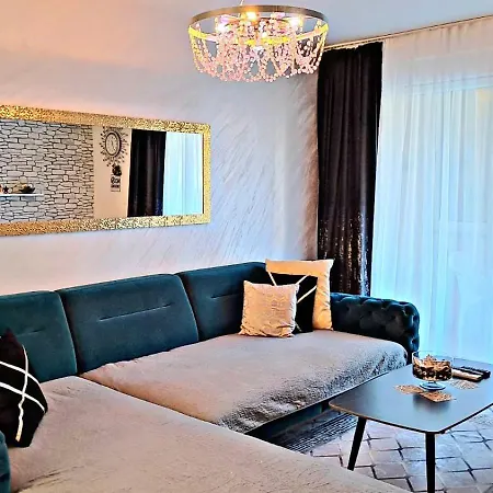 Aria Lux Μόσταρ